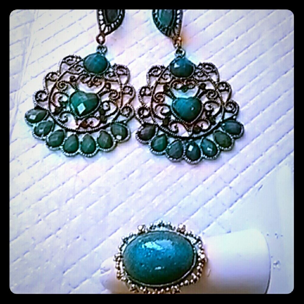 Ladies earrings with ring